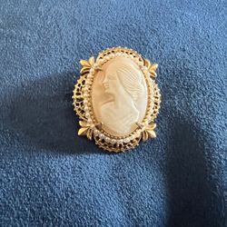 Florenza Vintage Victorian Elegant Gold with Faux Pearls Cameo Pendant Brooch Signed 
