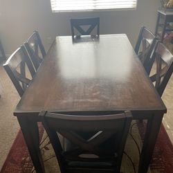 Dining Table With Chairs. Southwest Bakersfield. 