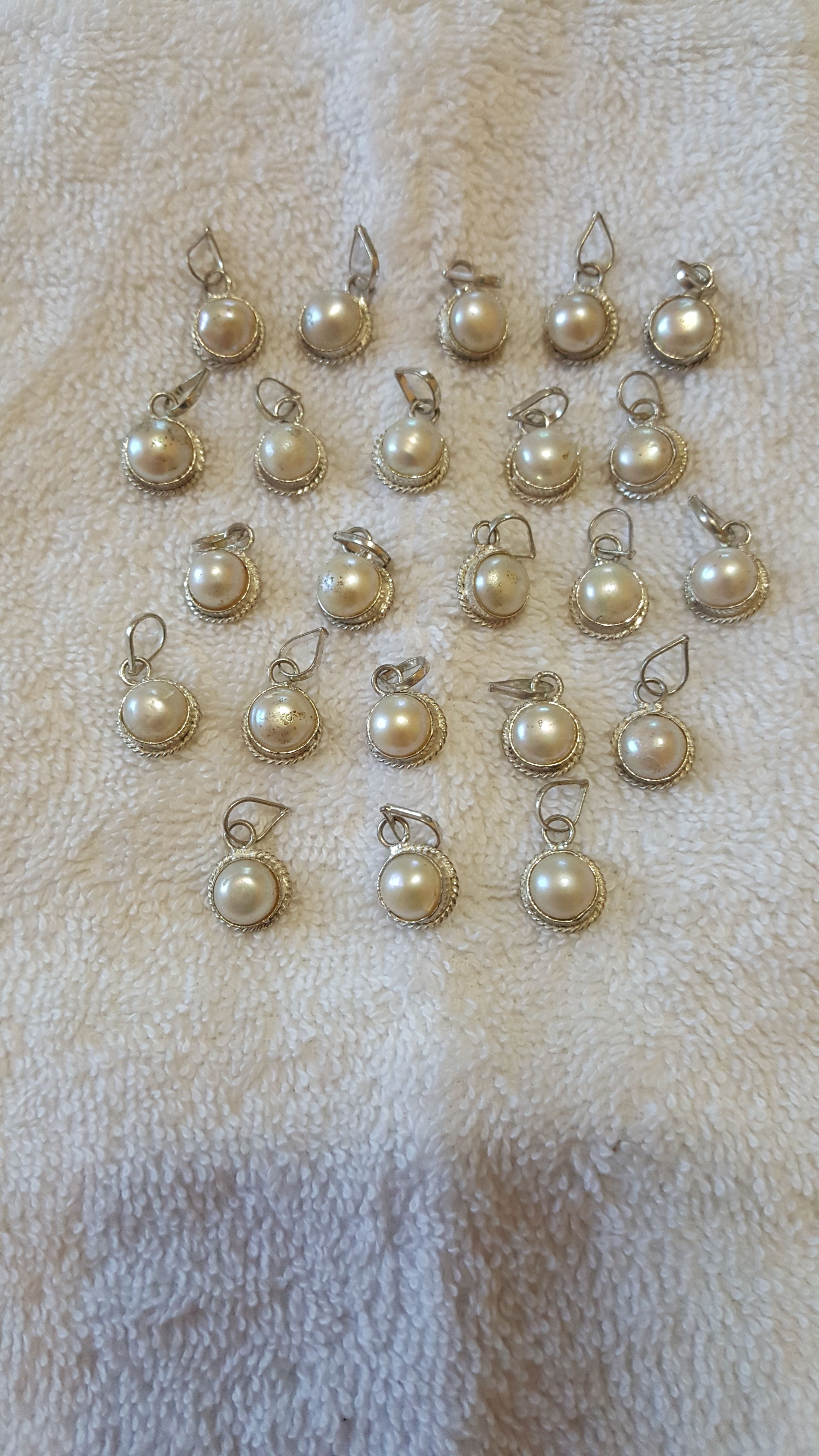 PEARL GAMESTONE LOCKET