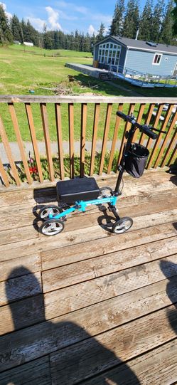 3‑Wheel Walker With Hand Brakes & Storage Bag