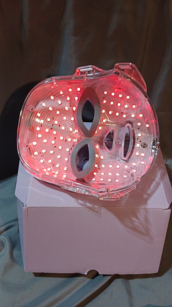 Red Light Therapy Face Mask