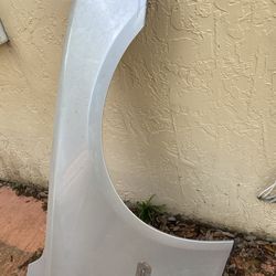 Passenger side/ right side fender 740/750 bmw