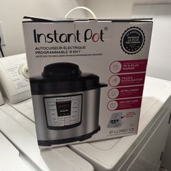 Brand New Insta pot Pressure Cooker 
