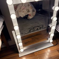 Vanity mirror 