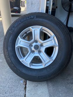 1) Jeep Wrangler wheel and tire Michelin LTX MS2 Size 245/75/17 Never used Spare Lug pattern 5x5 $125 for One