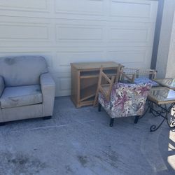 Free Items, 5050 Condo Seven Riverside, Ca 92507