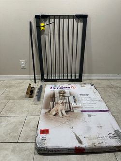 Extra Tall Pet Gate / Safety Gate - Fits Openings 29.5” - 38”