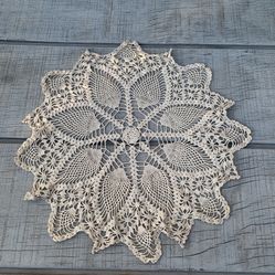 Vintage Handmade Pineapple Crochet Doily 16” Ecru Off-White Lace Centerpiece