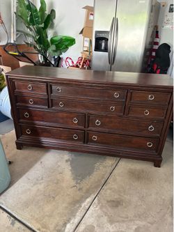 Dresser