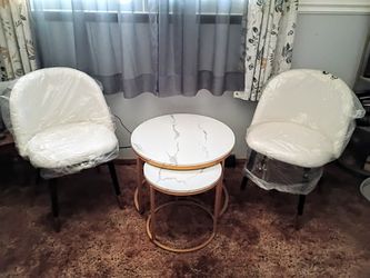 Comfortable Nesting Tables With 2 Chairs 