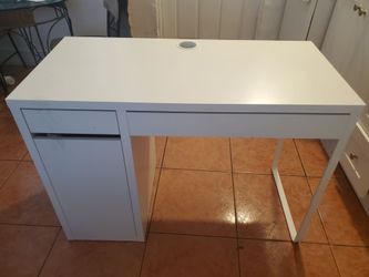 White computer desk