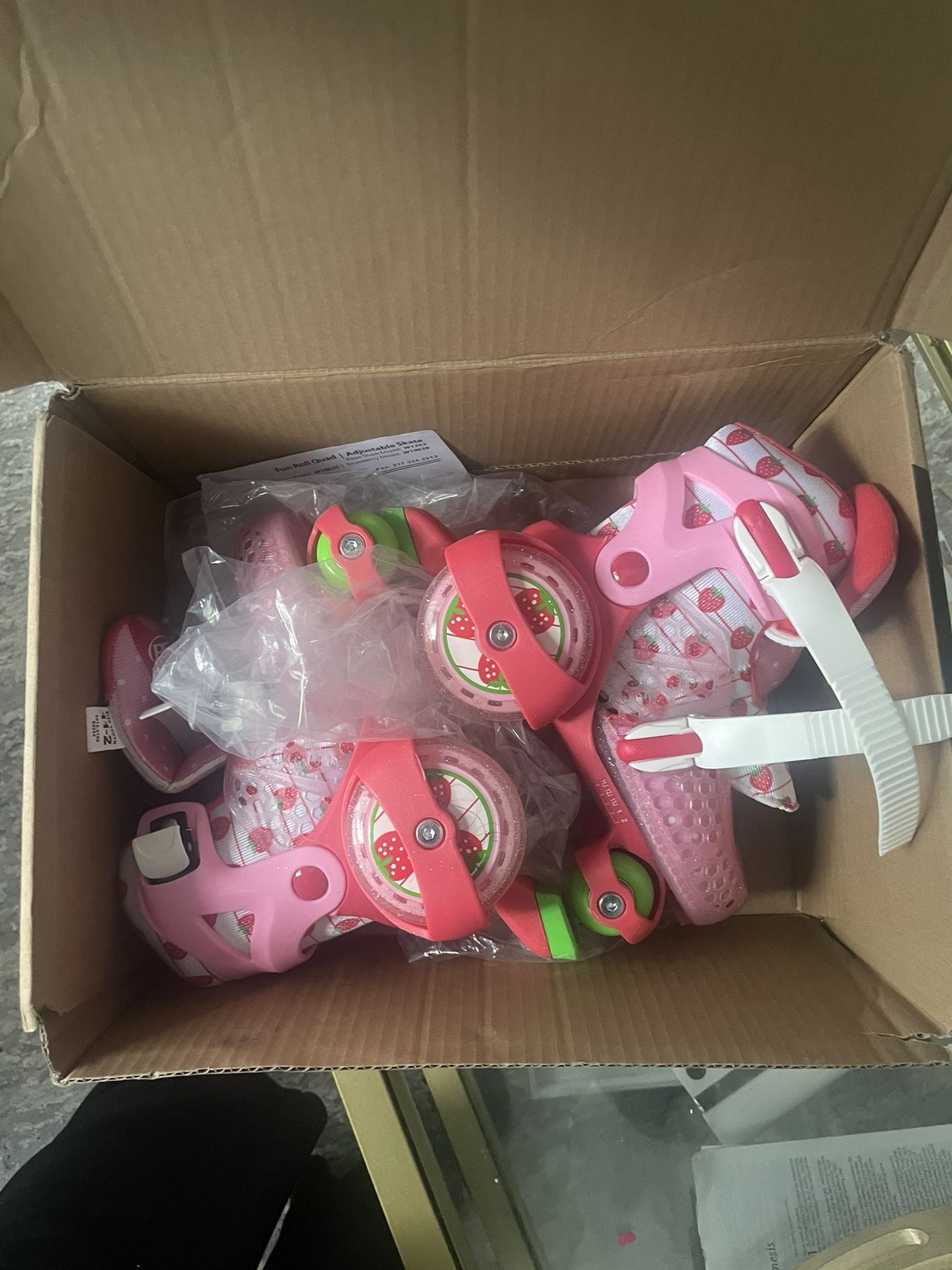 Youth skates 
