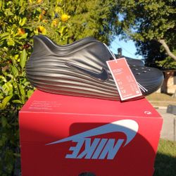 New Nike ReactX Rejuven8 Men Size 11 Black 