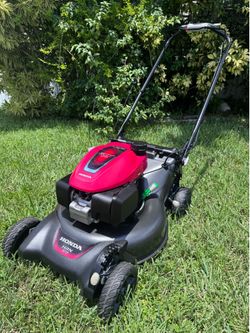 LIKE NEW HONDA HRN 216/170 CC STILL AVAILABLE. DO NOT LOSE YOUR ALMOST LAST CHANCE TO GET THIS BEAUTIFUL SELF-PROPELLED WITH DOUBLE BLADES CUTTING PER