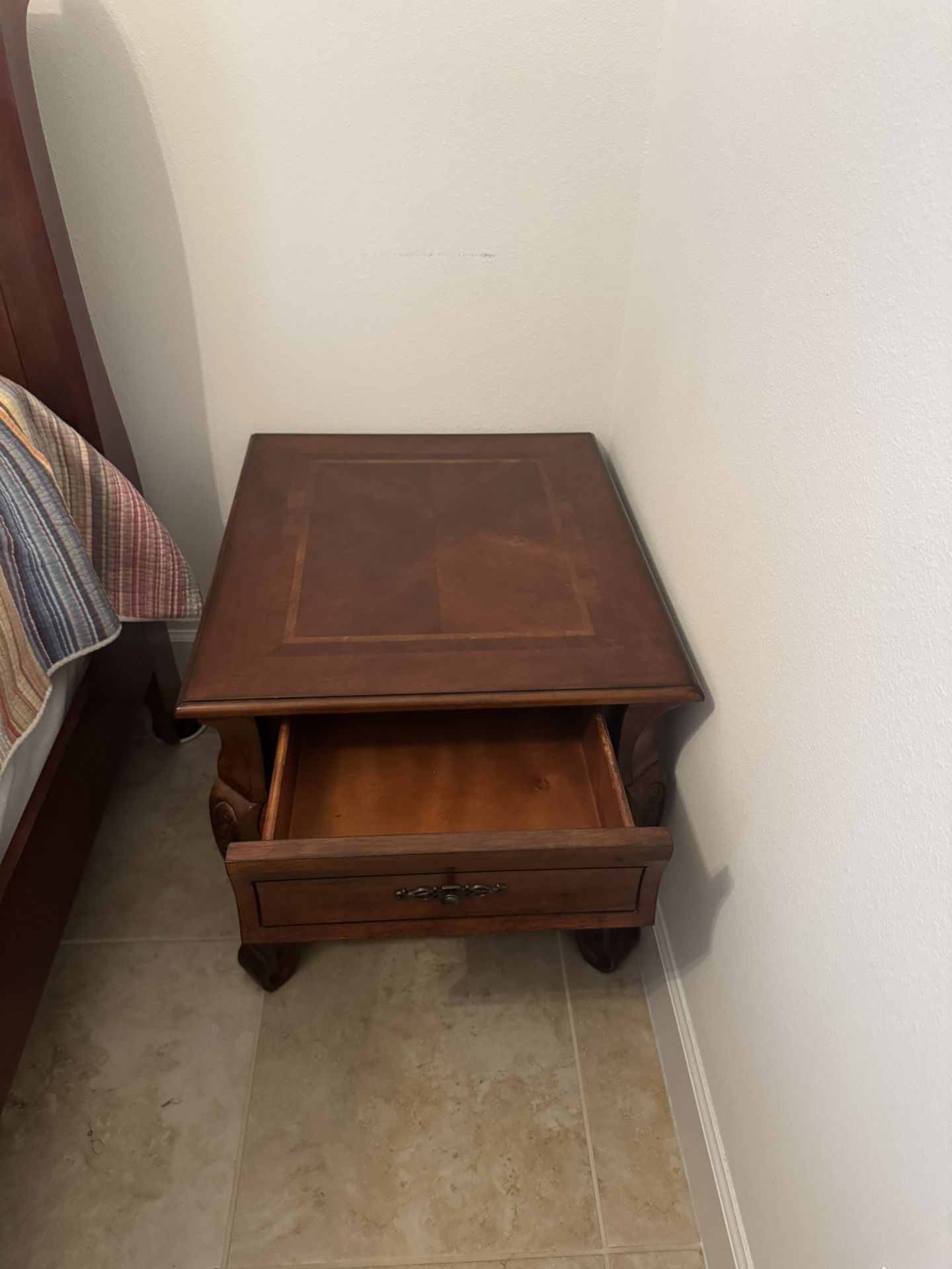 Set of Two Night Lamp Tables With Drawers