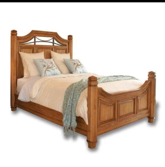 Art Van Grand Shores Mackinaw bridge Queen bed frame. (Mattress and box spring not included)