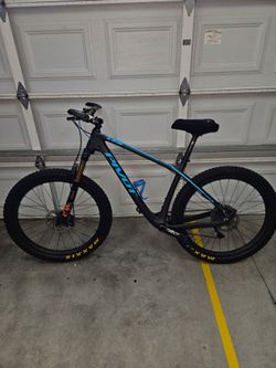 HARDTAIL PIVOT LES