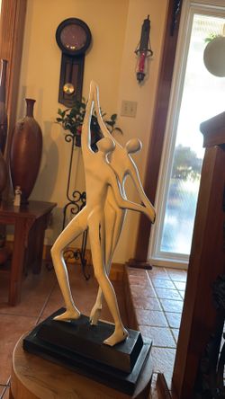 white abstract centerpiece