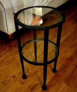 Cori Round Accent Table(metal /glass