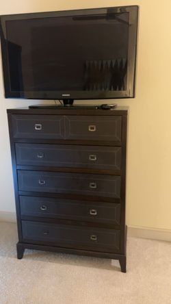 Queen Bed with matching Chester Drawer