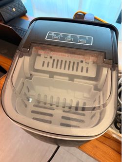 Ice maker like new