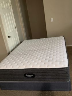 QUEEN BEAUTYREST MATTRESS AND FREE BOX SPRING