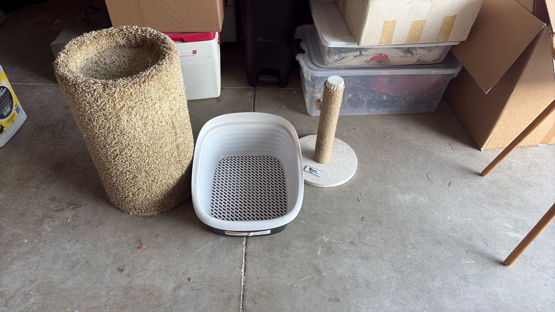 Cat Litter Box And 2 Scratch Posts