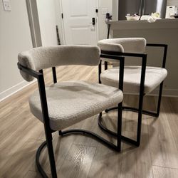 Accent Chairs 