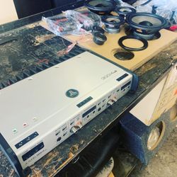 CAR AUDIO INSTALLATION 