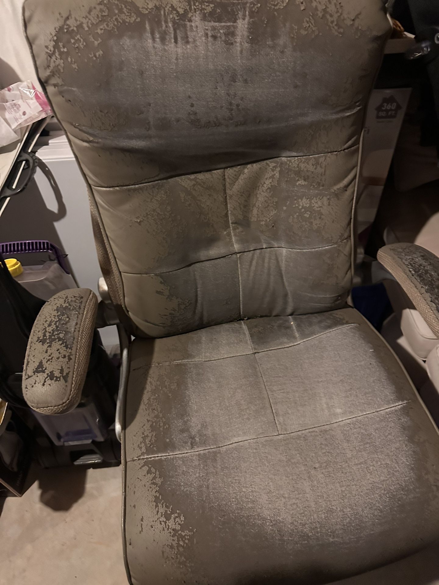 Used Office Chair – Adjustable Armrests & Wheels