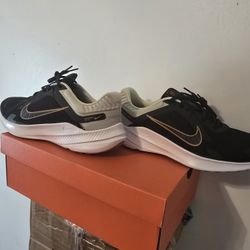Nike Quest 5, Mens size 11.5 running shoe