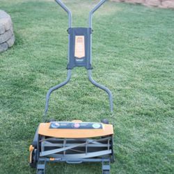 Fiskars StaySharp Max Reel Push Lawn Mower - 18 Cut Width