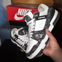 🔥Louis Vuitton Trainers - US 9 - No Box - Used🔥