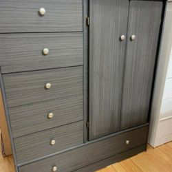 Wardrobe /Guardaropa