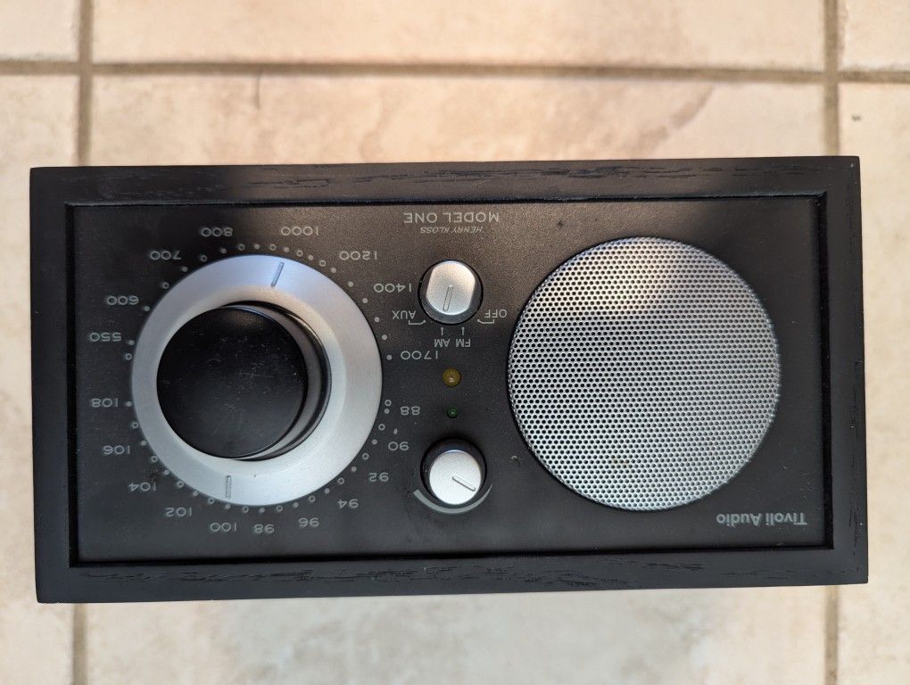 Tivoli AM/FM Radio