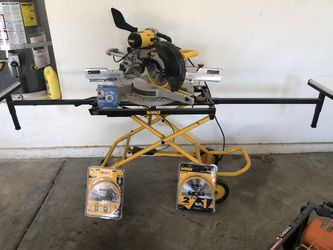DeWalt Compound Mitre Saw And Stand 