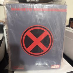 Mezco One:12 MAGNETO