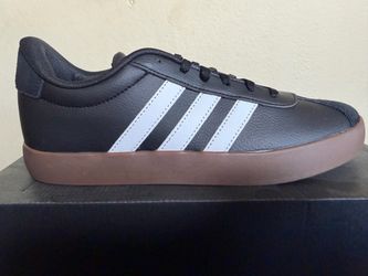 Adidas Low-Top Sneakers Black with Gum Sole