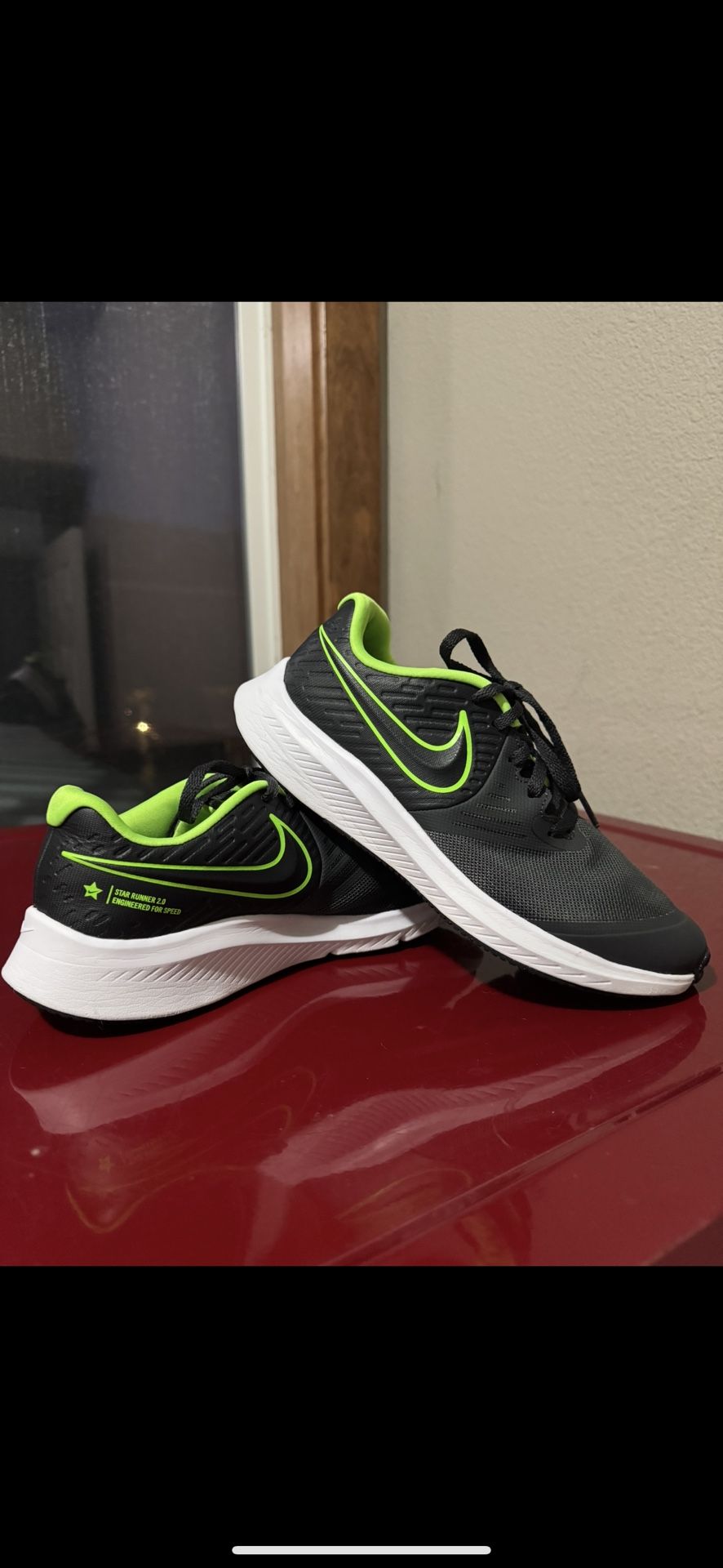 Nike Man Shoes 6.5 Size/ Women 8 Size