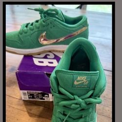 🍀 Nike SB Dunk Low “St. Patrick’s Day” – Size 8🍀