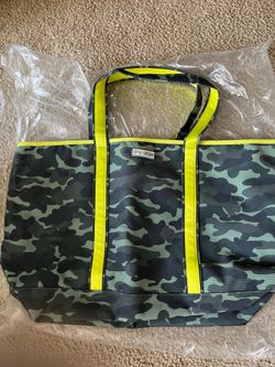 Tote bags (5 and 4 pack ) ideal for crafts  10$ and 8$ and Little Chicken Camo Bag ( new ) $30