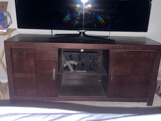 Entertainment center