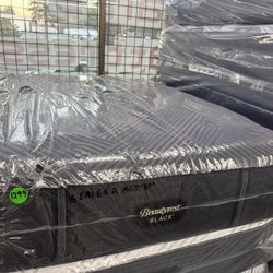 QUEEN SIZE SIMMONS BEAUTYREST BLACK SERIES 2 (MEDIUM) MATTRESS & BOX SPRING BED SET