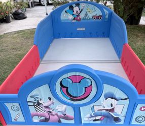 Mickey Mouse Clubhouse Toddler Bed & Desk