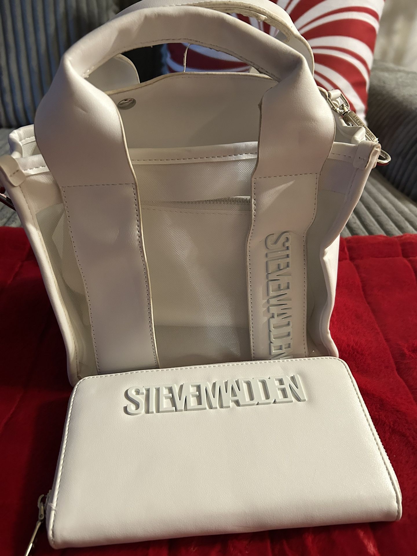 White Steve Madden Purse Wallet And Makeup Bag