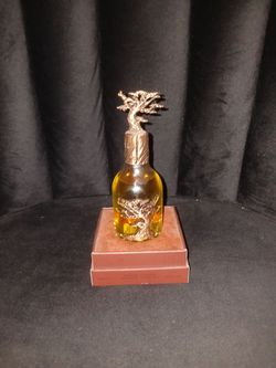 Eau de Parfum with Tree Sculpture Cap
