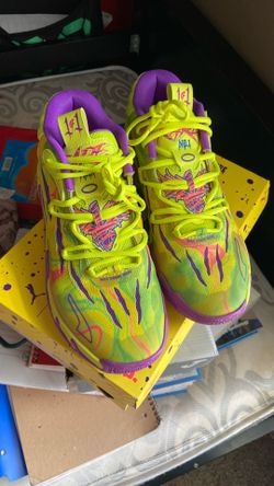 Puma basketball shoes color green and purple size 7