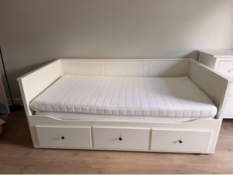 HEMNES Daybed frame with 3 drawers twin set (with dresser and table)