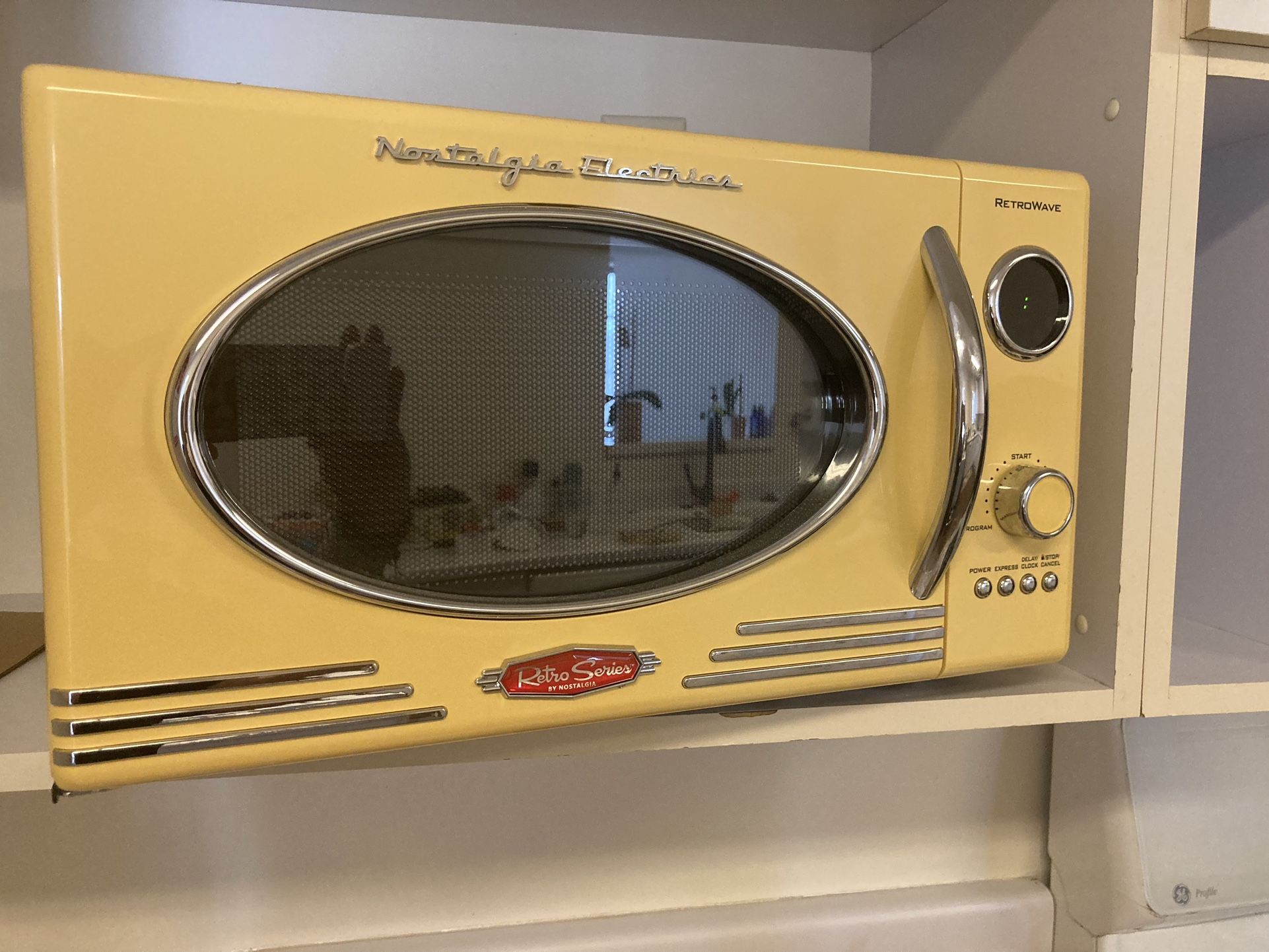Retro Style Microwave