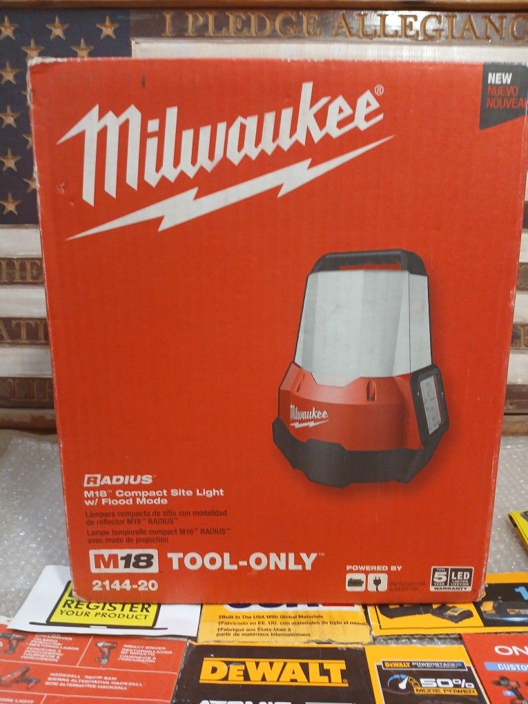 NEW MILWAUKEE M18 COMPACT SITE LIGHT 